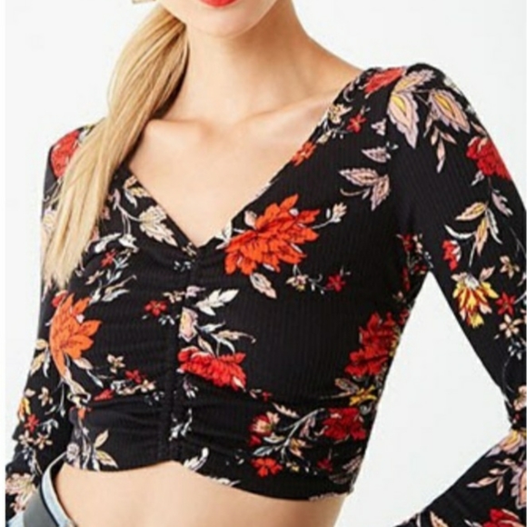 Floral Ruched Crop Top - Picture 3 of 3